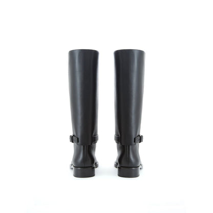 Elegant Leather Boots in Timeless Black